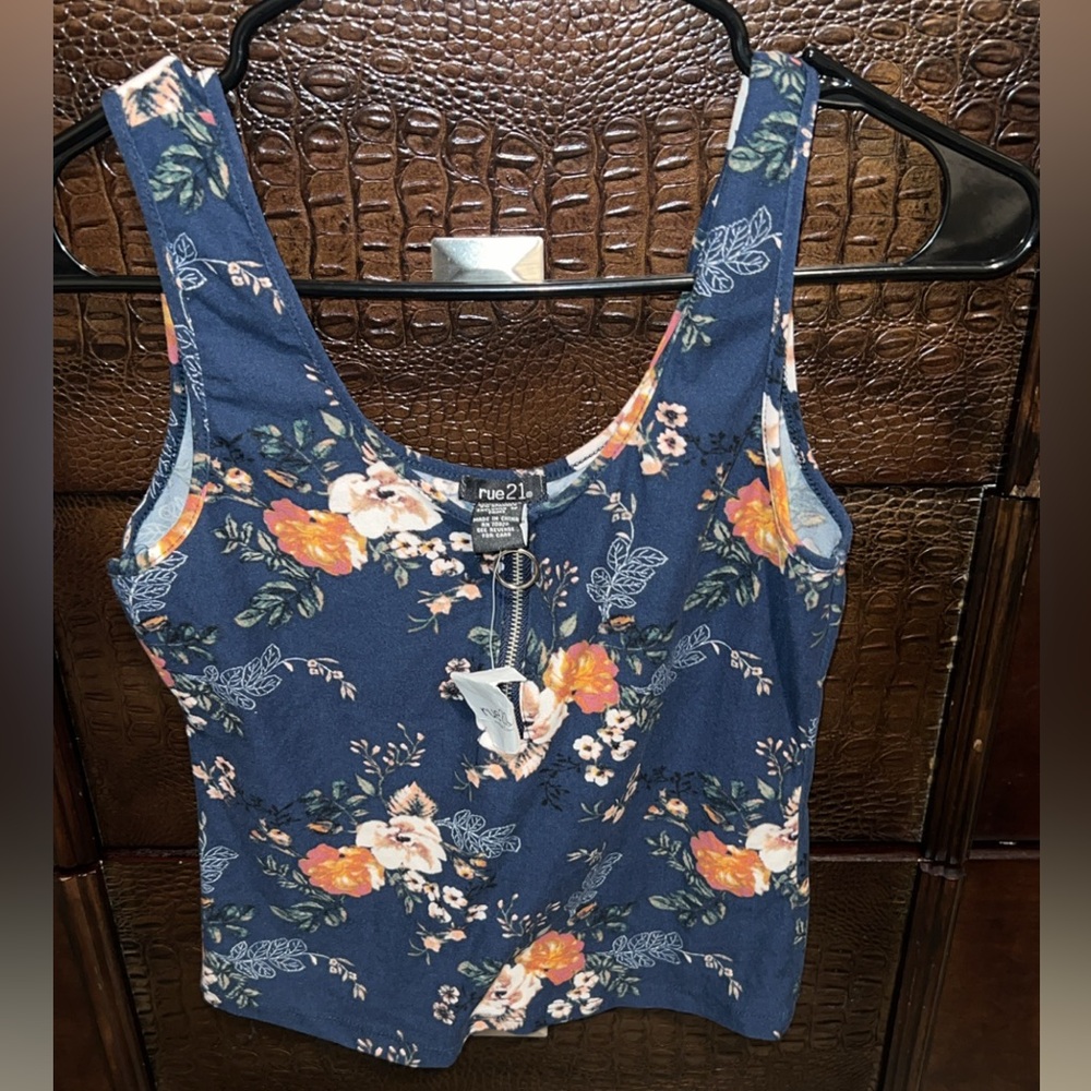 Rue 21  Navy Tank